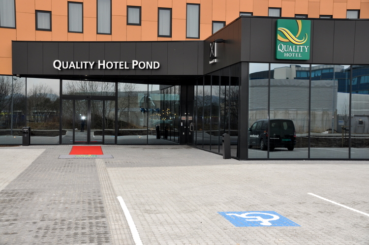 quality hotel pond 009.jpg